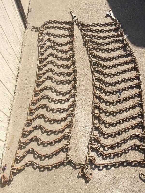 lot 51 image: Semi Tire Chains