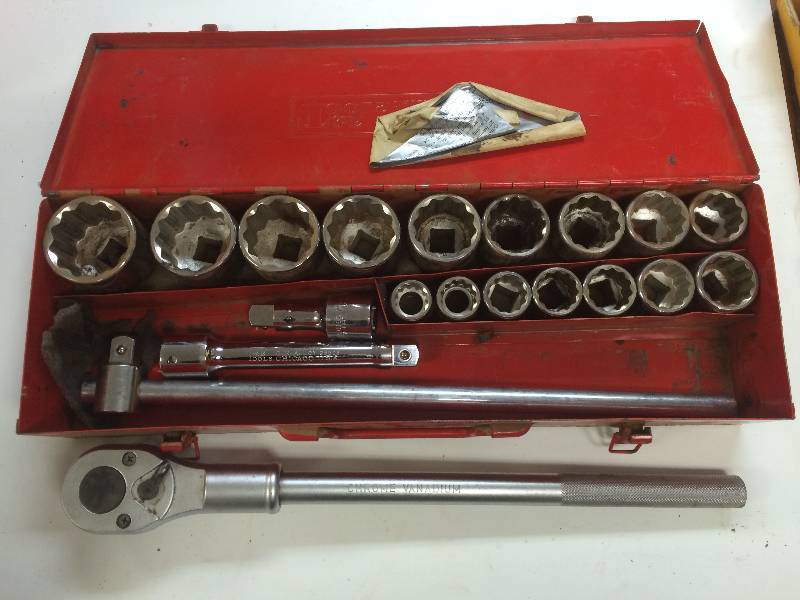 lot 54 image: 34 Drive Socket And Ratchet Set