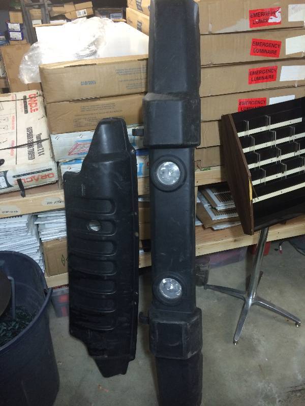 lot 65 image: Jeep Bumper