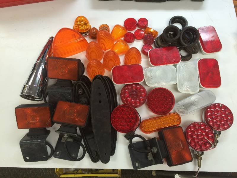 lot 70 image: Truck And Trailer Lights