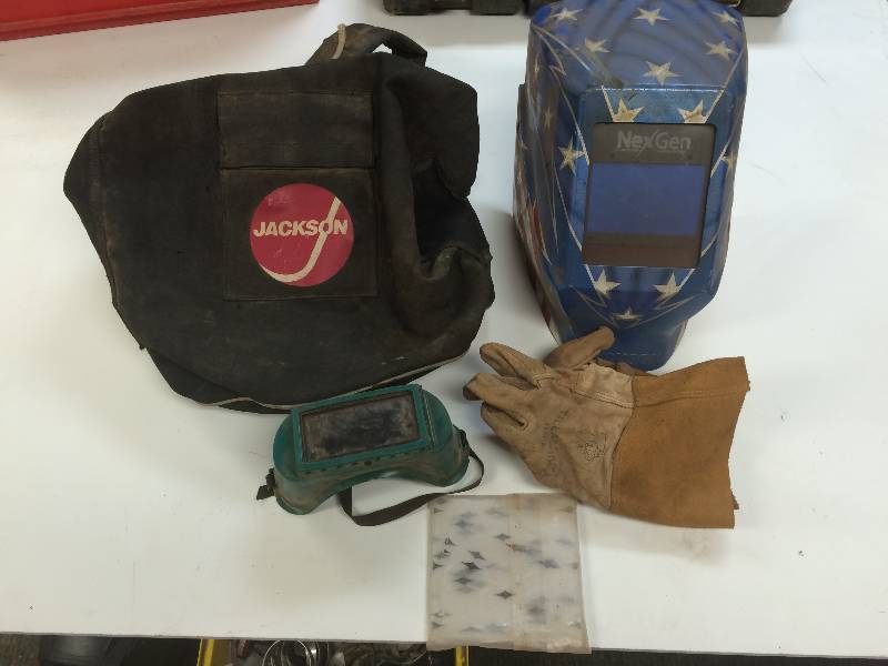 lot 72 image: Auto Darkening Welding Helmet