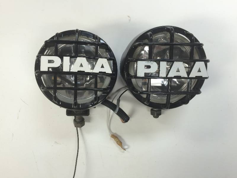 lot 84 image: PIAA Light Set