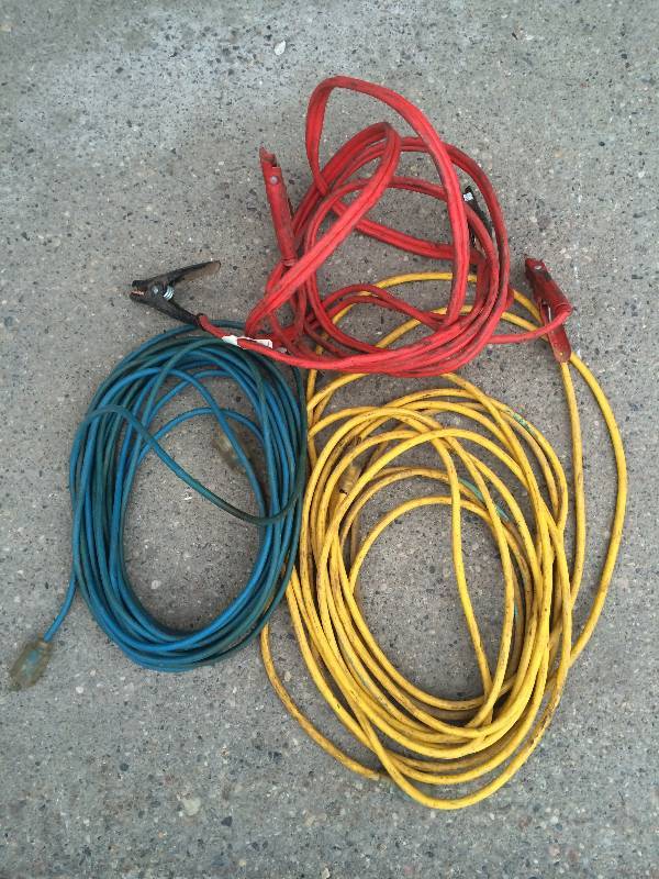 lot 90 image: Extension Cords and Jumper Cables
