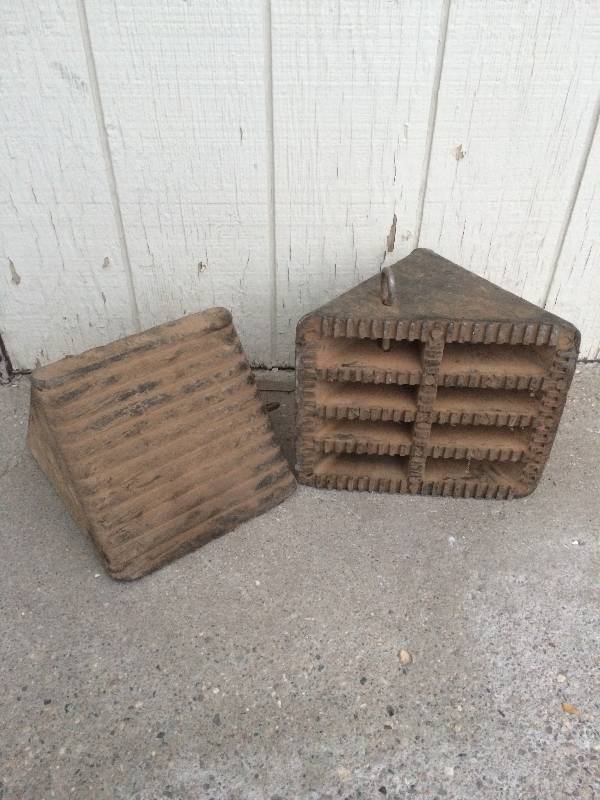 lot 95 image: Large Wheel Chocks