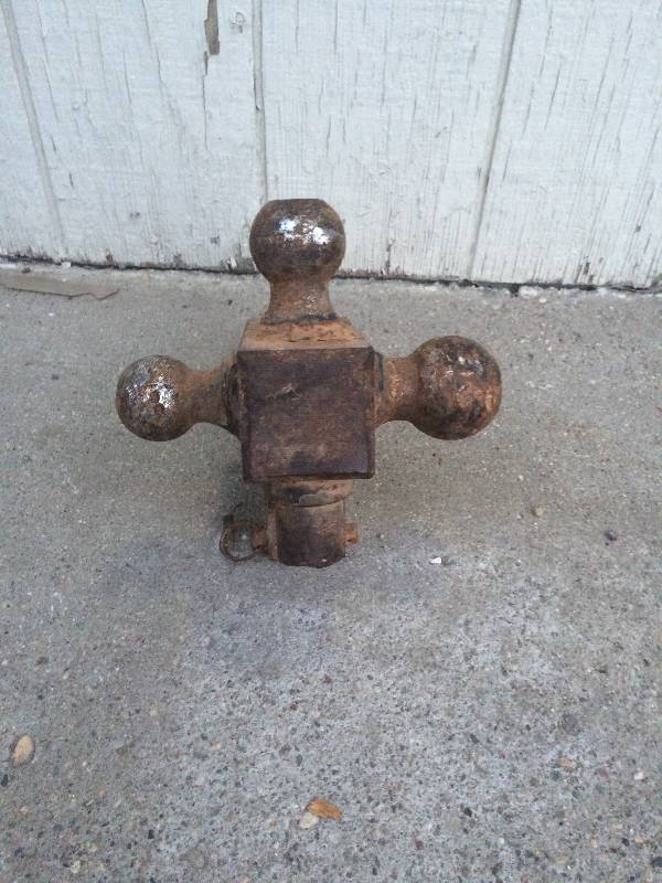 lot 98 image: 3 Ball Hitch