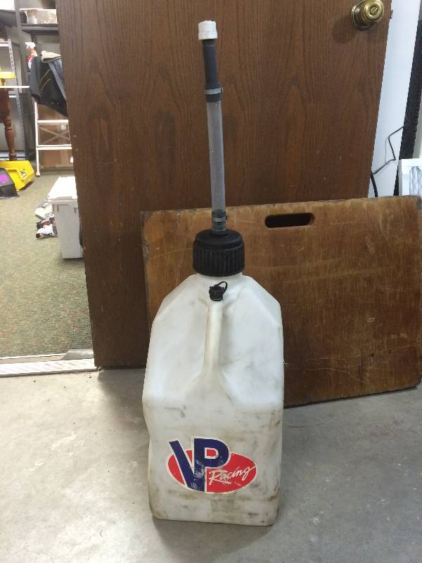 lot 100 image: VP Racing Fuel Jug