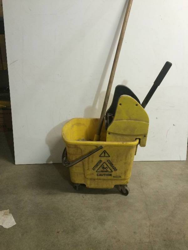 lot 93 image: Rubbermaid Mop Bucket and Mop