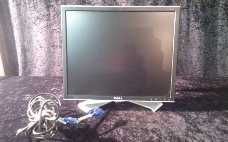 DELL 17 Monitor with Cables, works