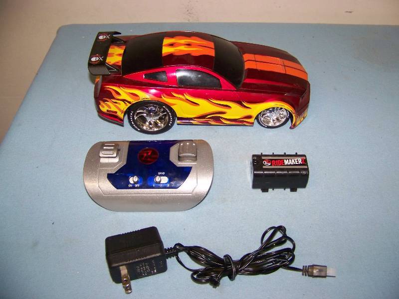 lot 17 image: Remote Control  RC Cars and Controllers