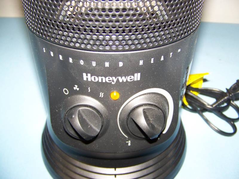 lot 8 image: Honeywell, 360 Surround Heat, Heater - in Original Box