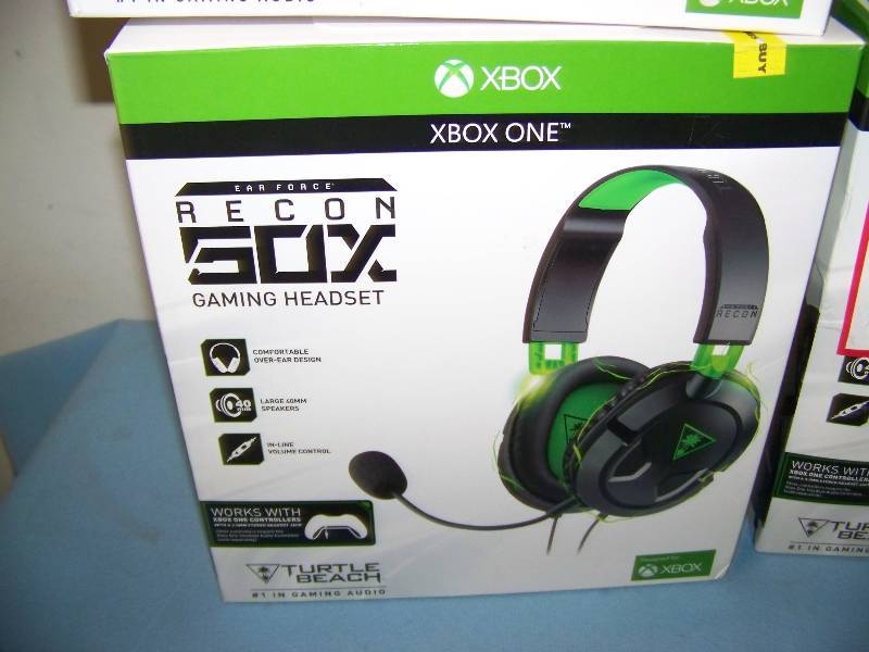 lot 68 image: (13) XBox, Video Game  Gaming Headsets - TESTED AND WORK