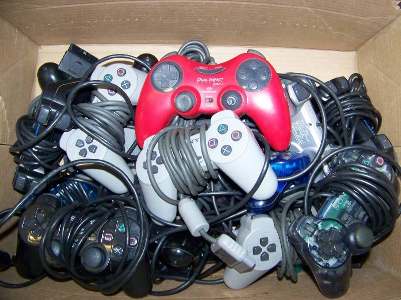 lot 49 image: (2 Boxes) Miscellaneous Video Game  Gaming Controllers