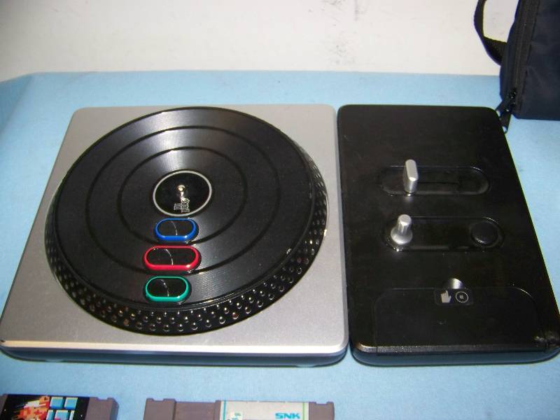 lot 43 image: (Miscellaneous) Video Game Cartridges and Accessories