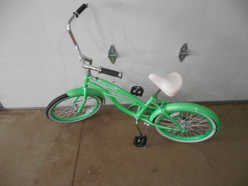 lot 29 image: 20 MINT GREEN BIKE -  NEW