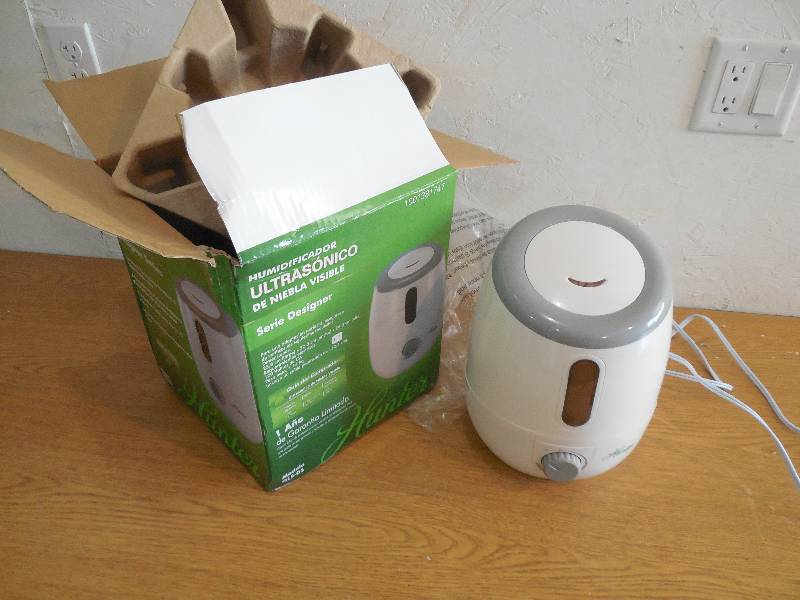 lot 54 image: Hunter 1.2-gal. Ultrasonic Cool Mist Humidifier
