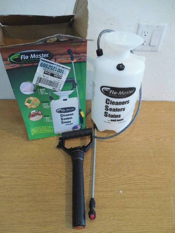 lot 61 image: RL Flo-Master 2 gal. Deck Sprayer