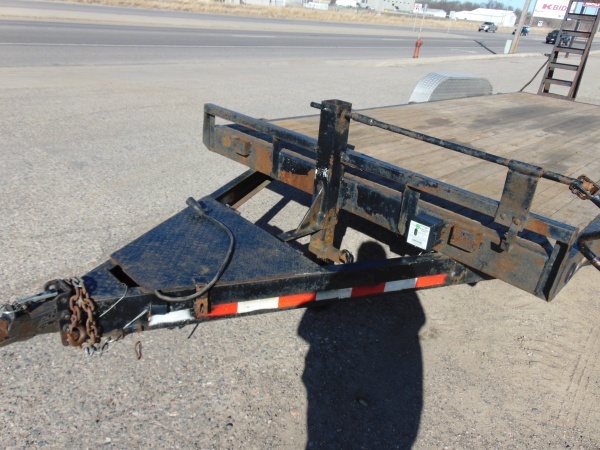 lot 5 image: 2009 PJ 20 Equipment Trailer