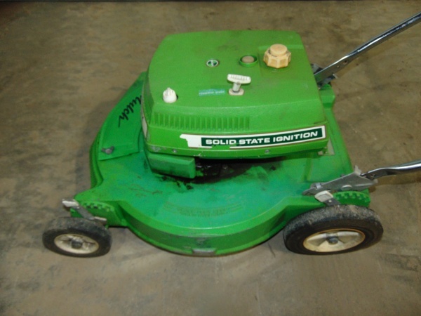 lot 16 image: 21 Lawn Boy Lawn Mower