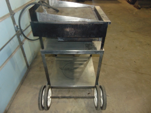 lot 31 image: LP Skillet On Cart With Wheels
