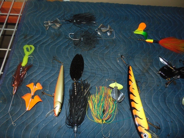 lot 32 image: Large Lot Of Musky Lures