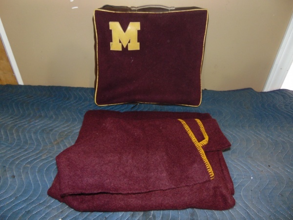 lot 47 image: Vintage Minnesota Gopher Seat CushionBlanket