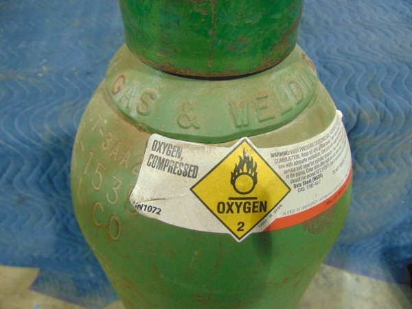 lot 83 image: Large Oxygen Tank With Cap