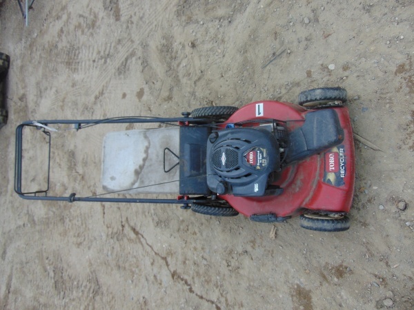 lot 92 image: Toro Push Lawnmower With Bagger For Parts Or Repair