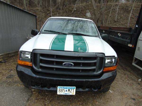 lot 3 image: 2000 Ford 250 34 Ton 4x4