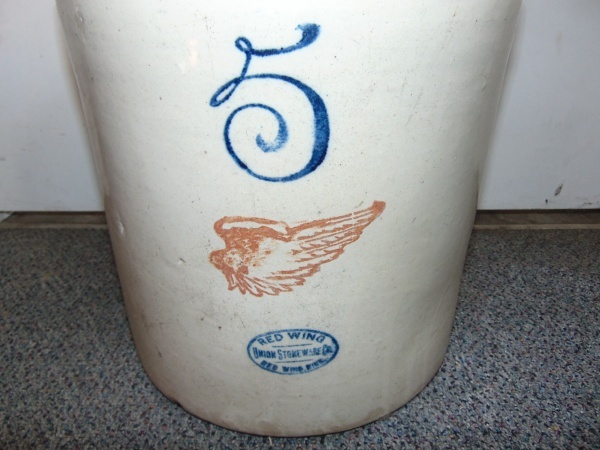 lot 87 image: Large Redwing Jug