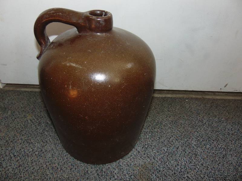 lot 110 image: Ceramic Jug Collectible