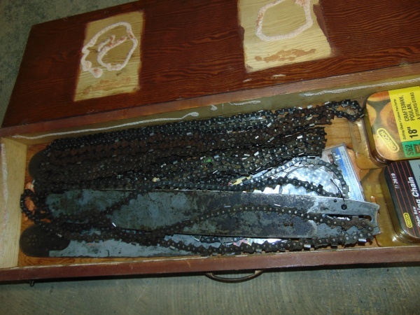 lot 104 image: Wood Case with Chainsaw Bars and Chains