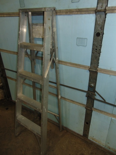 lot 119 image: 5 Aluminum Step Ladder