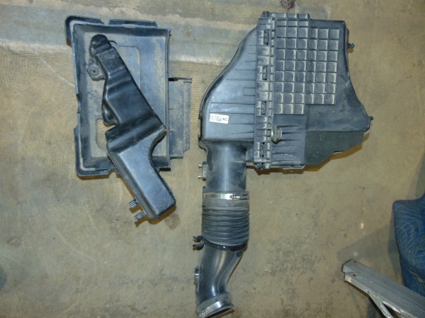 lot 122 image: Air box and Battery Box for F250F350