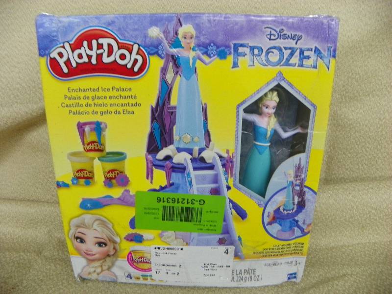 lot 521 image: Play-Doh Frozen Elsa, MSRP $24.99