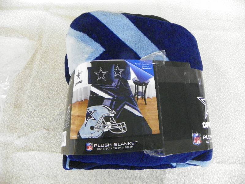 lot 528 image: NFL Micro Raschel Throw Cowboys, MSRP $59.99