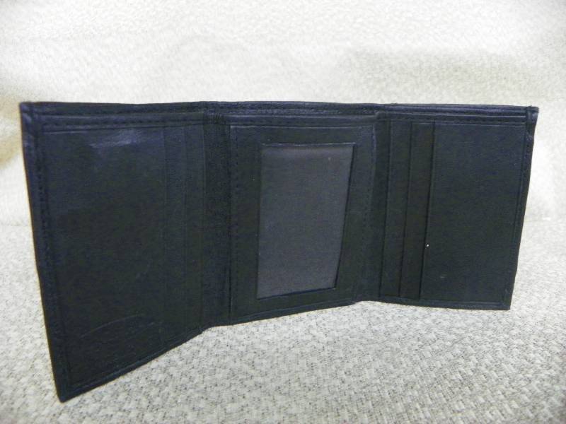 lot 536 image: Tri-Fold Leather Wallet Black, MSRP $24.99