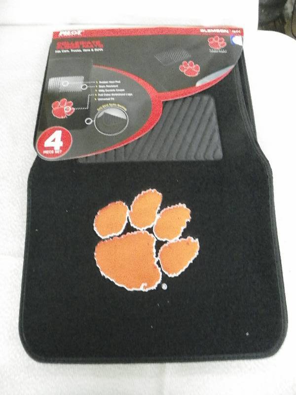 lot 544 image: Pilot Automotive Floor Mats, MSRP $36.99