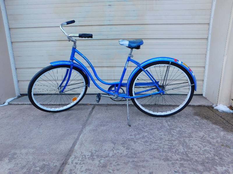 lot 43 image: All Original 1970s Blue Hollywood Schwinn Bicycle