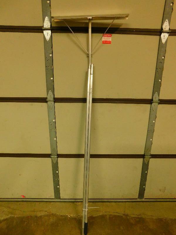 lot 59 image: 15 Roof Snow Removal Tool with