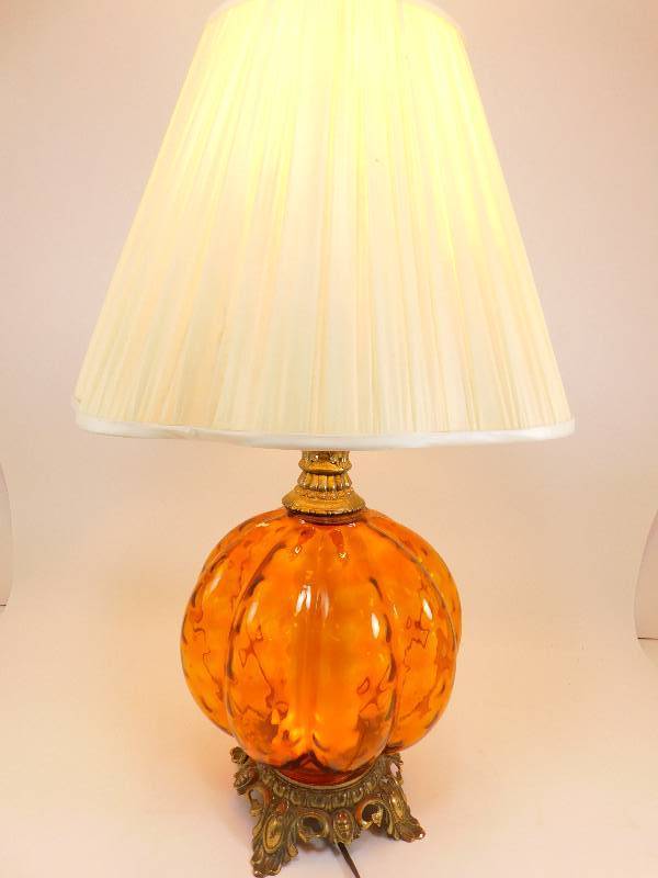 lot 66 image: Lamp