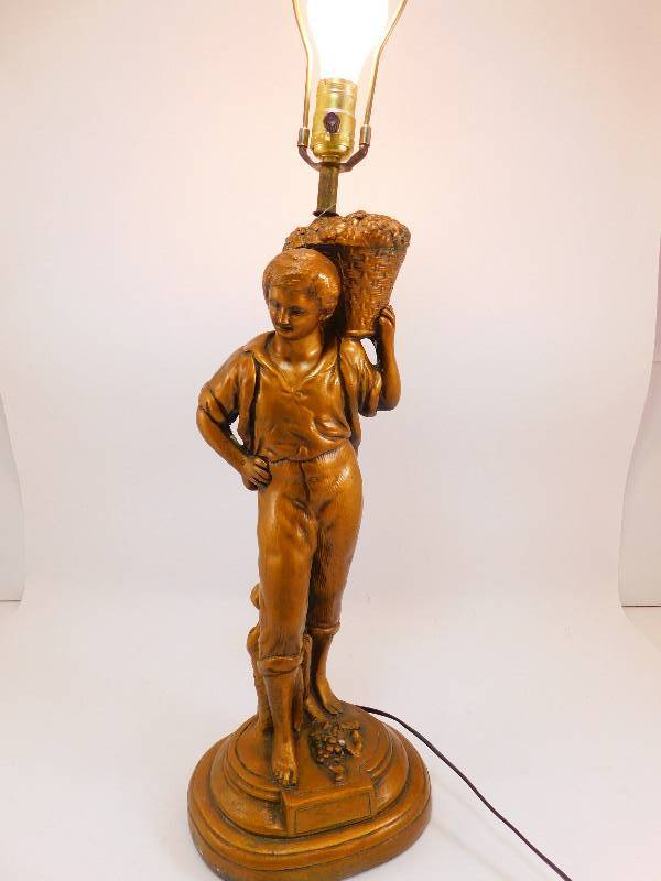 lot 11 image: Lamp