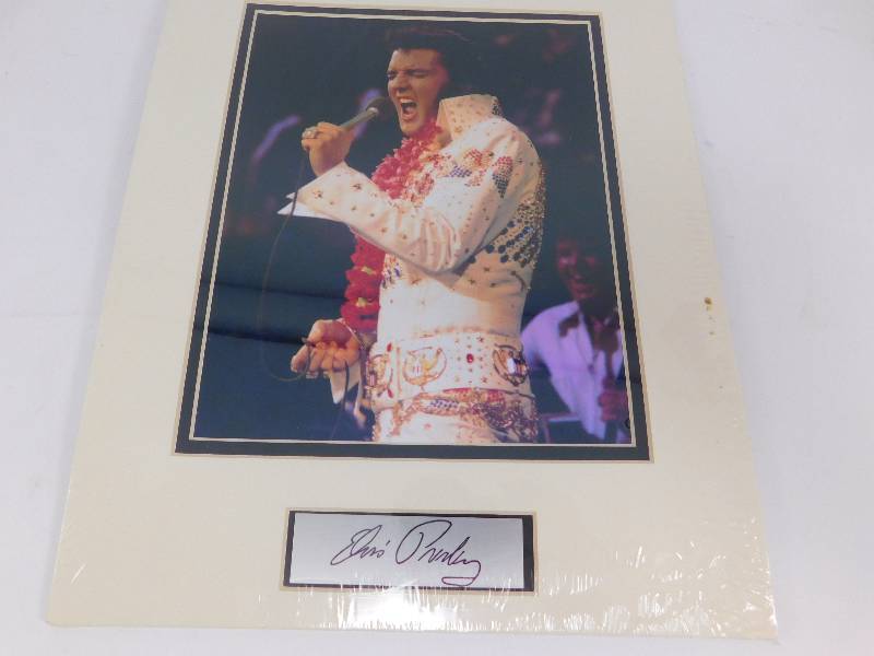 lot 26 image: Elvis Presley Wall Decor
