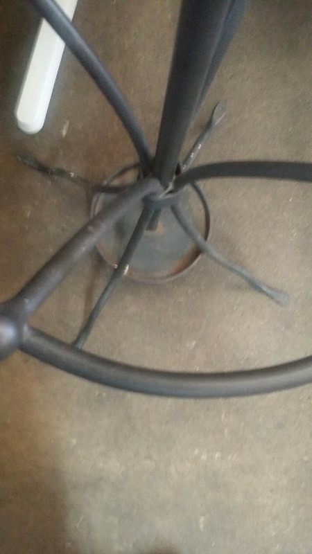lot 30 image: Standing Rod Iron 4 Hook Coat Hanger with Umbrella Holder