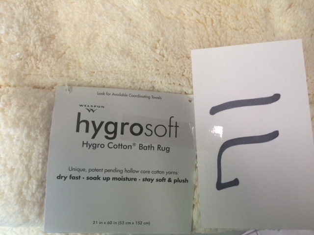 lot 71 image: Hygro Soft Bath Rug