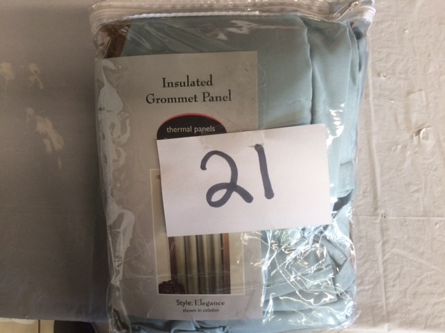 lot 21 image: Elegance Insulated Single Curtain Panel
