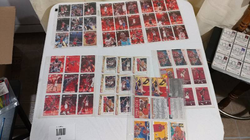 64 Michael Jordan Trading Cards