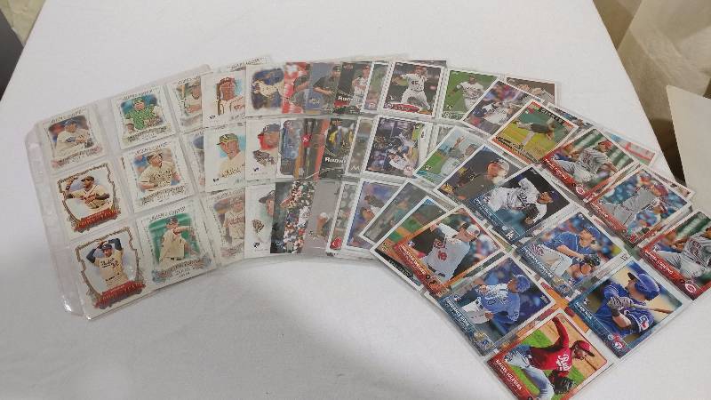 128 Baseball Trading Cards