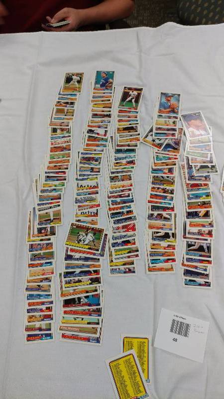 200 Baseball Trading Cards