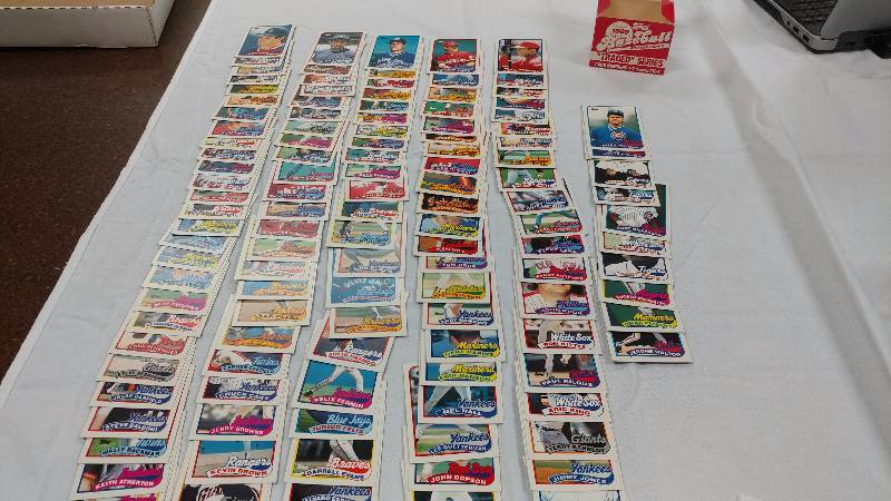 Approx. 132 - 1989 Baseball Trading Cards
