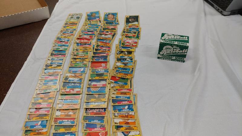 Approx. 132 - 1987 Baseball Trading Cards